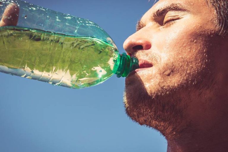 Isotônico caseiro: aprenda receita feita a partir de água de coco