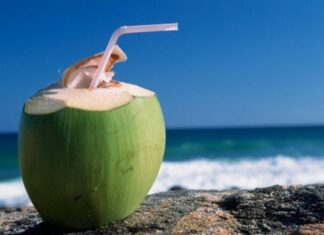 6 benefícios da água de coco para a saúde